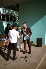 Полицейские поздравили выпускников правоохранительного класса.